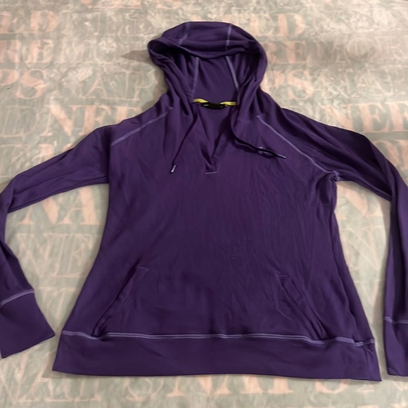 Under Armour Tops Under Armour Thermal Hooded Long Sleeve Poshmark